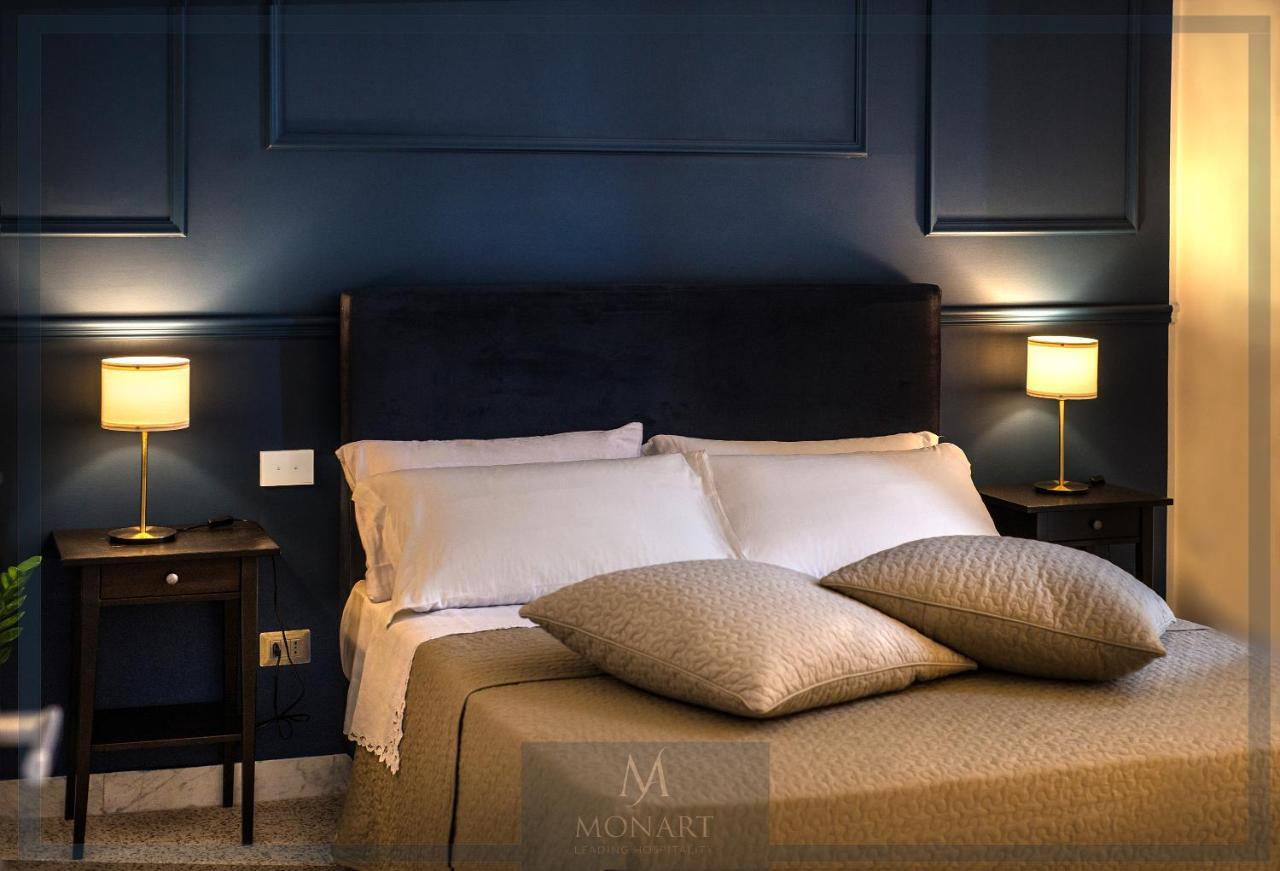 Monart Hospitality Cavour Bed & Breakfast Наполи Екстериор снимка