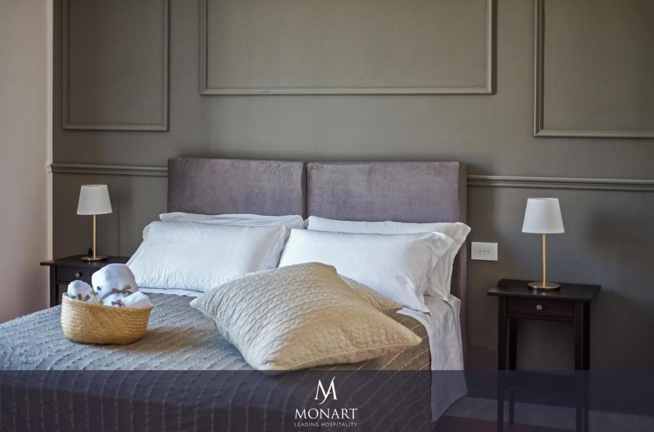 Monart Hospitality Cavour Bed & Breakfast Наполи Екстериор снимка